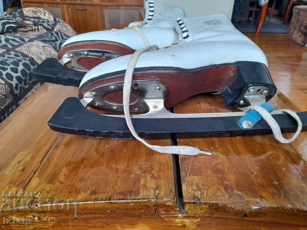 Auction  Old Botas figure skates