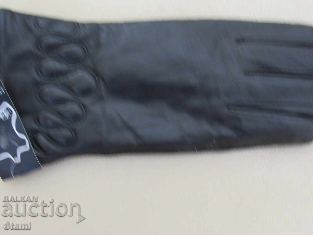 Black women's leather gloves with genuine leather lining, with price 43.00 BGN | € 21.99 Black women's leather gloves with genuine leather lining, with price 43.00 BGN | € 21.99