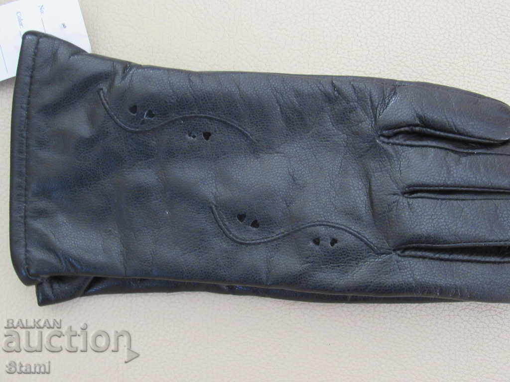 Черни дамски кожени ръкавици с подплата от естествена кожа,
