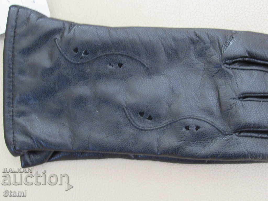 Black women's leather gloves with genuine leather lining, with price 37.00 BGN | € 18.92 Black women's leather gloves with genuine leather lining, with price 37.00 BGN | € 18.92