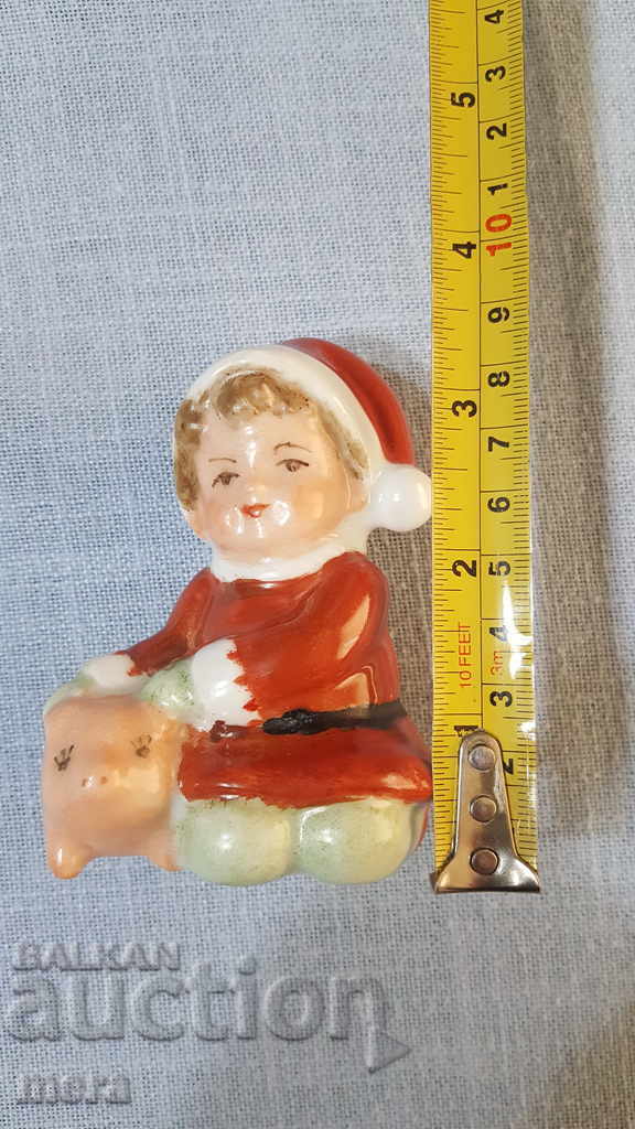 Παράδοση ειδώλιο από πορσελάνη