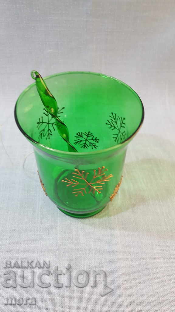 Auction Fine colored glass cocktail bowl Auction Fine colored glass cocktail bowl