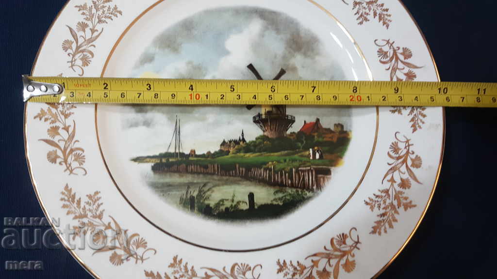 Delivery of Lot of three porcelain designer plates Delivery of Lot of three porcelain designer plates