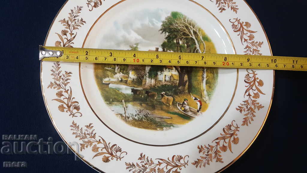 Lot of three porcelain designer plates - 6 Lot of three porcelain designer plates - 6