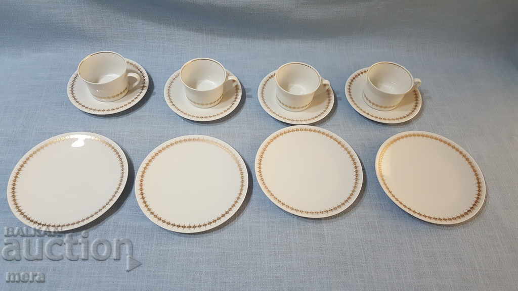 Auction Set of porcelain dishes for coffee and dessert - Bavaria Auction Set of porcelain dishes for coffee and dessert - Bavaria