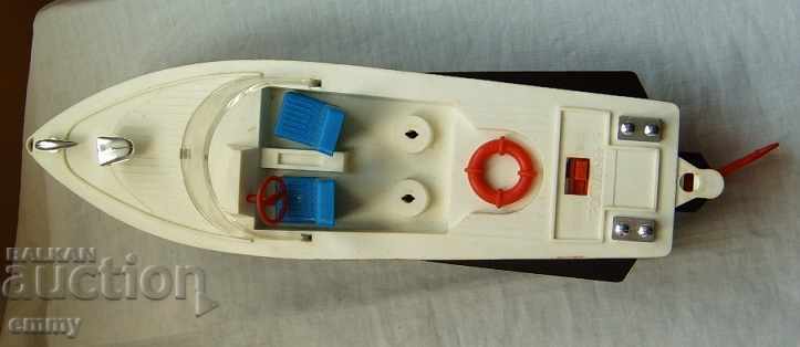 Μηχανοκίνητο σκάφος μοντέλο κινητήρα με μπαταρίες ΕΣΣΔ με τιμή 75.00 BGN | € 38.35 Μηχανοκίνητο σκάφος μοντέλο κινητήρα με μπαταρίες ΕΣΣΔ με τιμή 75.00 BGN | € 38.35