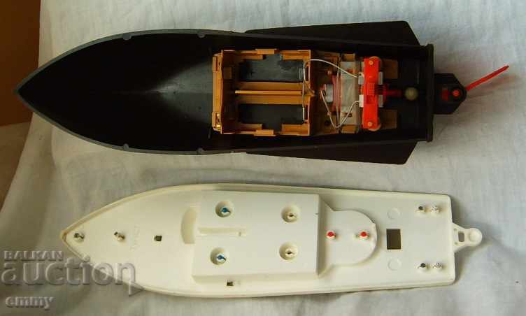 Παράδοση Μηχανοκίνητο σκάφος μοντέλο κινητήρα με μπαταρίες ΕΣΣΔ Παράδοση Μηχανοκίνητο σκάφος μοντέλο κινητήρα με μπαταρίες ΕΣΣΔ