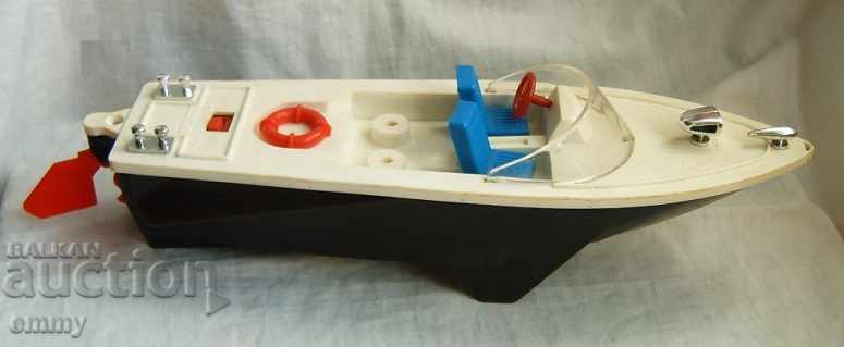 Моторна лодка модел детска играчка двигател с батерии СССР