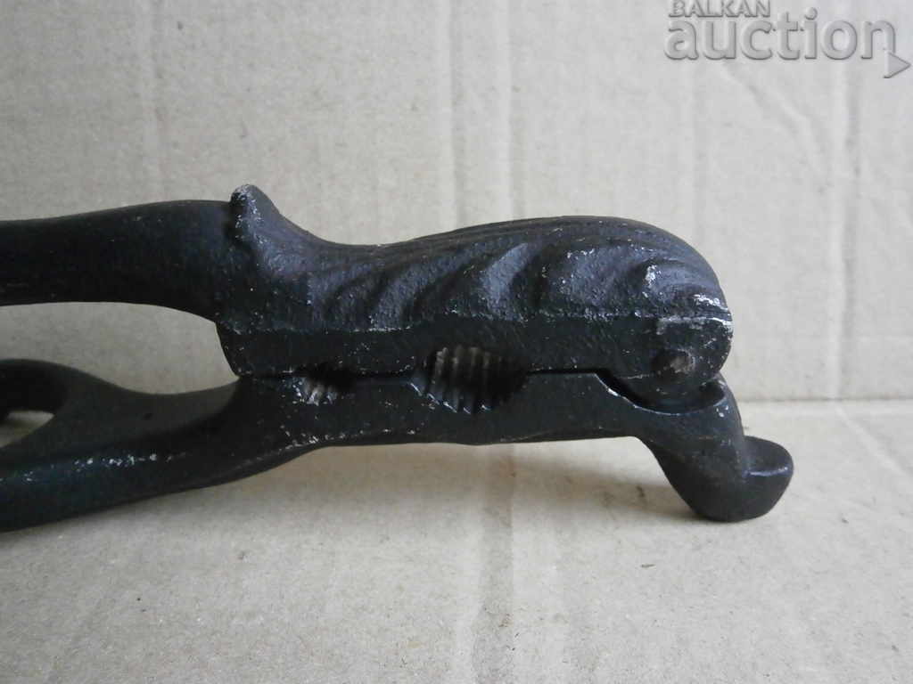 pliers for breaking hazelnut nuts nuts with price 31.00 BGN | € 15.85 pliers for breaking hazelnut nuts nuts with price 31.00 BGN | € 15.85