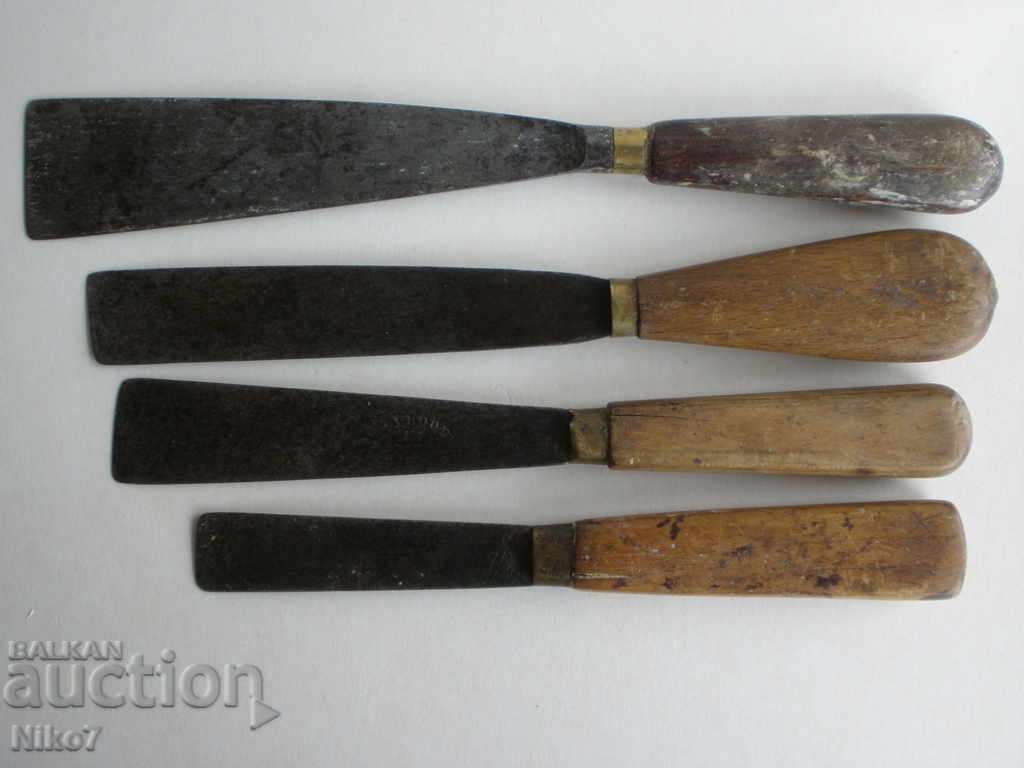 Old oil paint spatulas. with price € 19.99 | 39.10 BGN