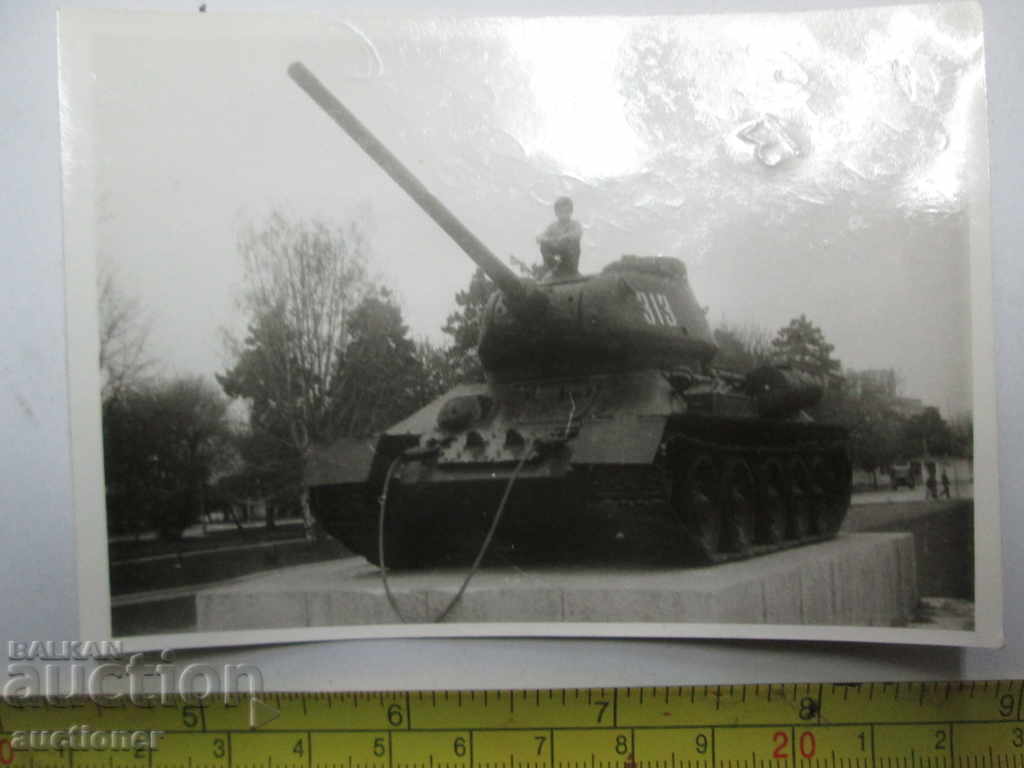 OLD PHOTO -1 TANK T-34 STEP IN BULGARIAN. EARTH with price 10.00 BGN | € 5.11 OLD PHOTO -1 TANK T-34 STEP IN BULGARIAN. EARTH with price 10.00 BGN | € 5.11