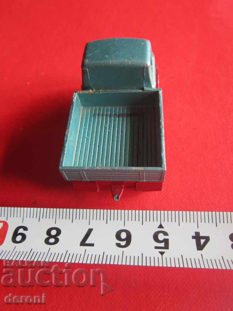 Φορτηγό τρόλεϊ αυτοκινήτου Mercedes Unimog με τιμή 20.00 BGN | € 10.23