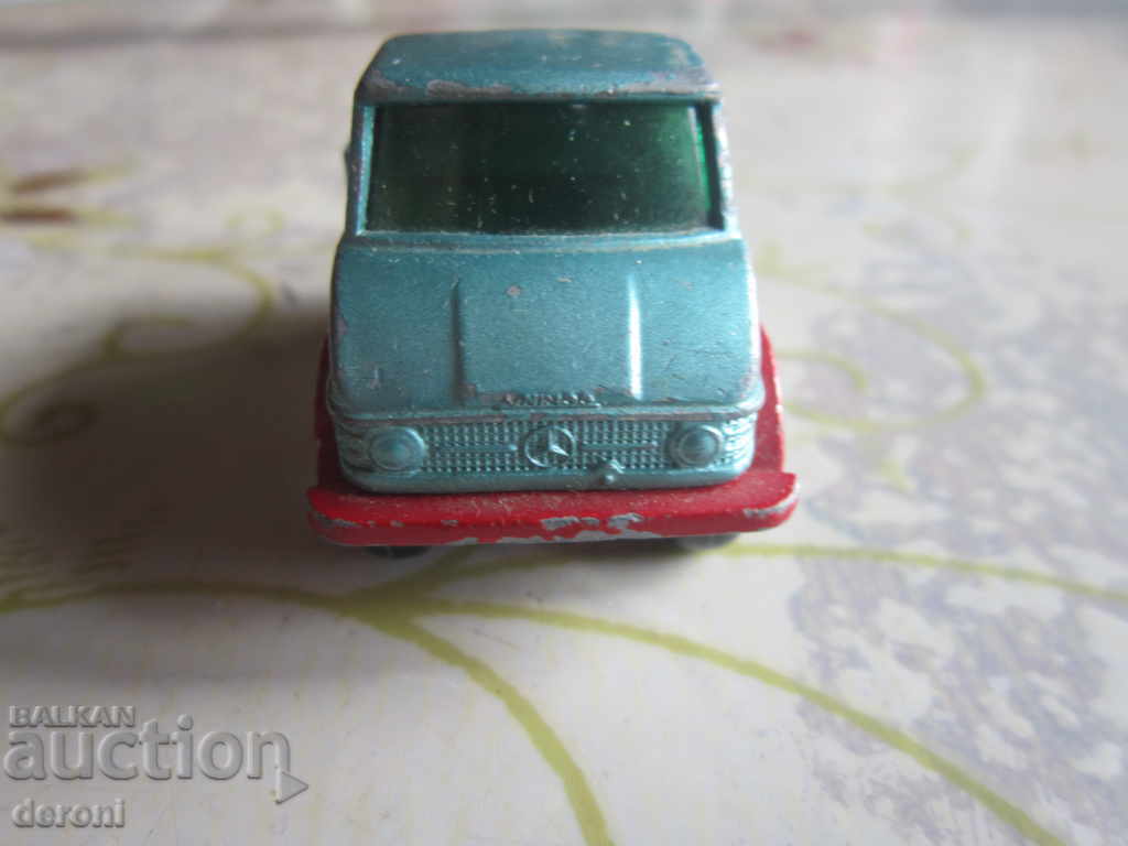 Παράδοση Φορτηγό τρόλεϊ αυτοκινήτου Mercedes Unimog