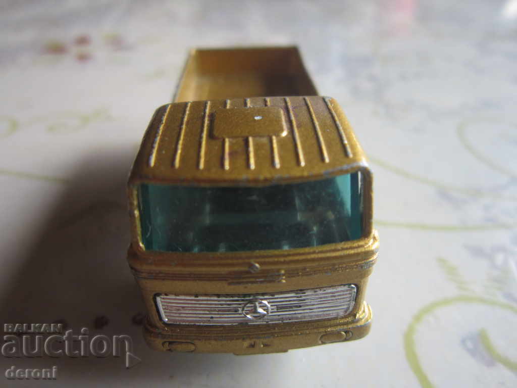 Delivery of Car trolley truck Mercedes Truck