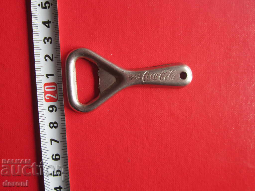 Vechi deschizător de colecție Coca Cola 2 cu preț 5.00 BGN | € 2.56 Vechi deschizător de colecție Coca Cola 2 cu preț 5.00 BGN | € 2.56
