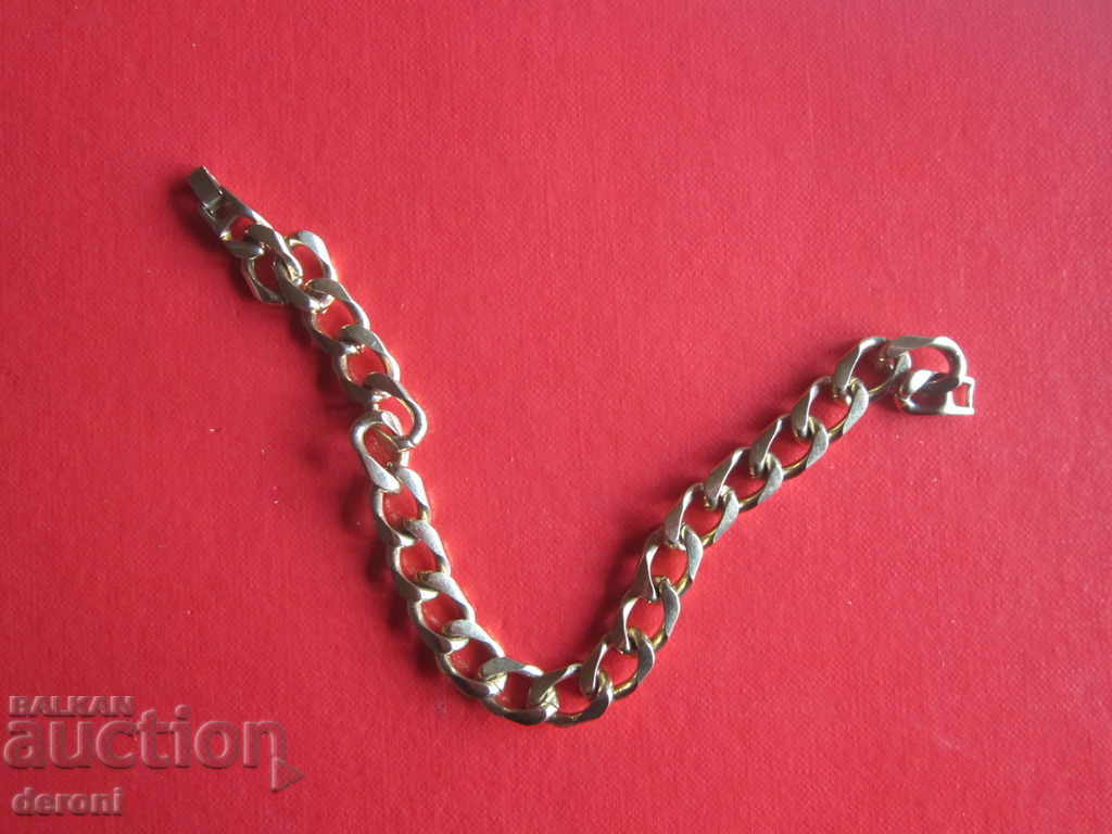 Μεγάλο επιχρυσωμένο βραχιόλι με τιμή 10.00 BGN | € 5.11