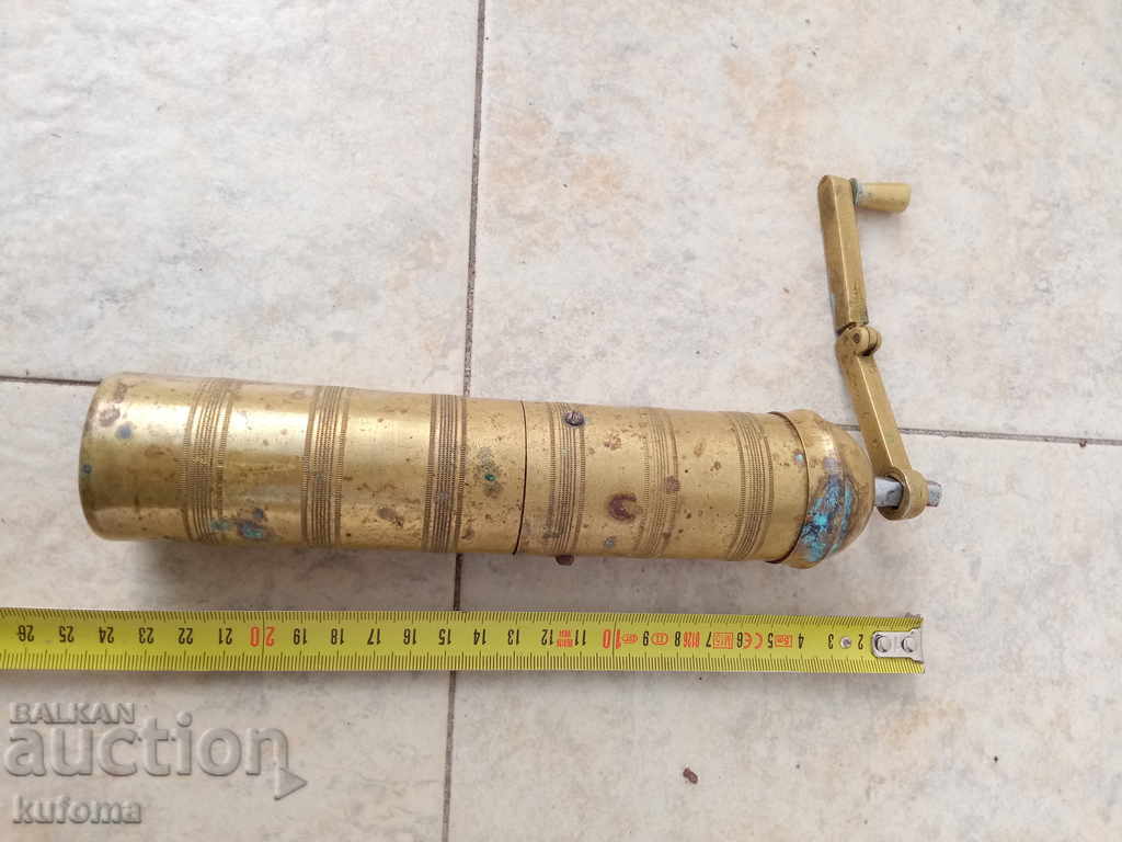 Бронзова кафемелачка с цена 29.99 лв. | € 15.33 Бронзова кафемелачка с цена 29.99 лв. | € 15.33