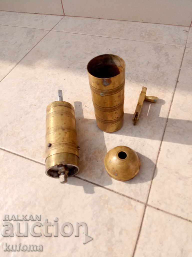 Доставка на Бронзова кафемелачка Доставка на Бронзова кафемелачка