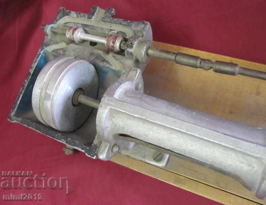 19th Century Act Model of Metal and Wood Engine - 5 19th Century Act Model of Metal and Wood Engine - 5