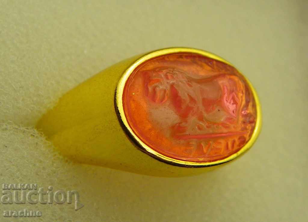 Сребърен позлатен пръстен с камея-лъв