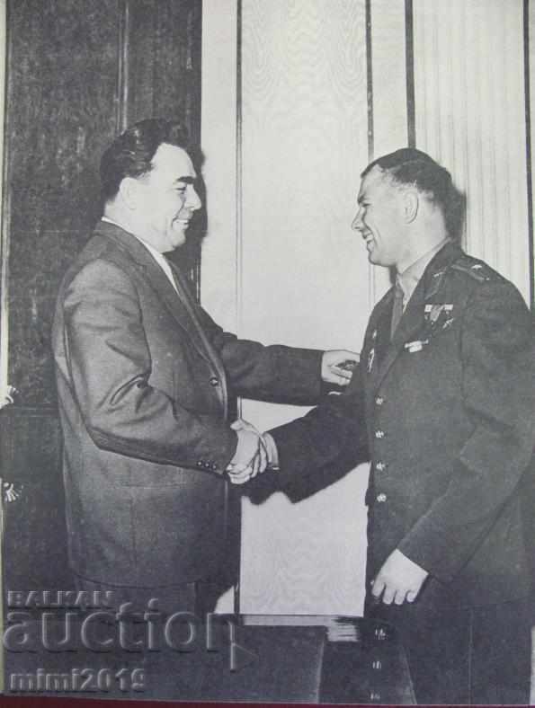 Delivery of 1971 Ogonek Gagarin magazine Russia very rarely Delivery of 1971 Ogonek Gagarin magazine Russia very rarely