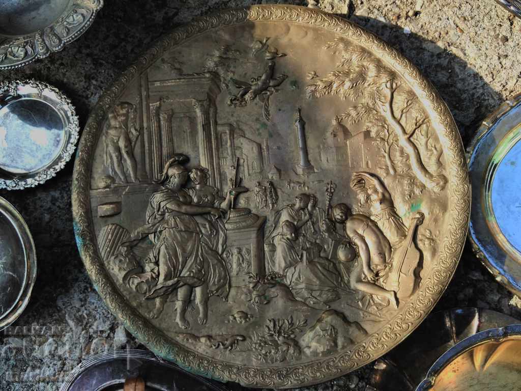 Παράδοση Ασημένια πιάτα Παράδοση Ασημένια πιάτα