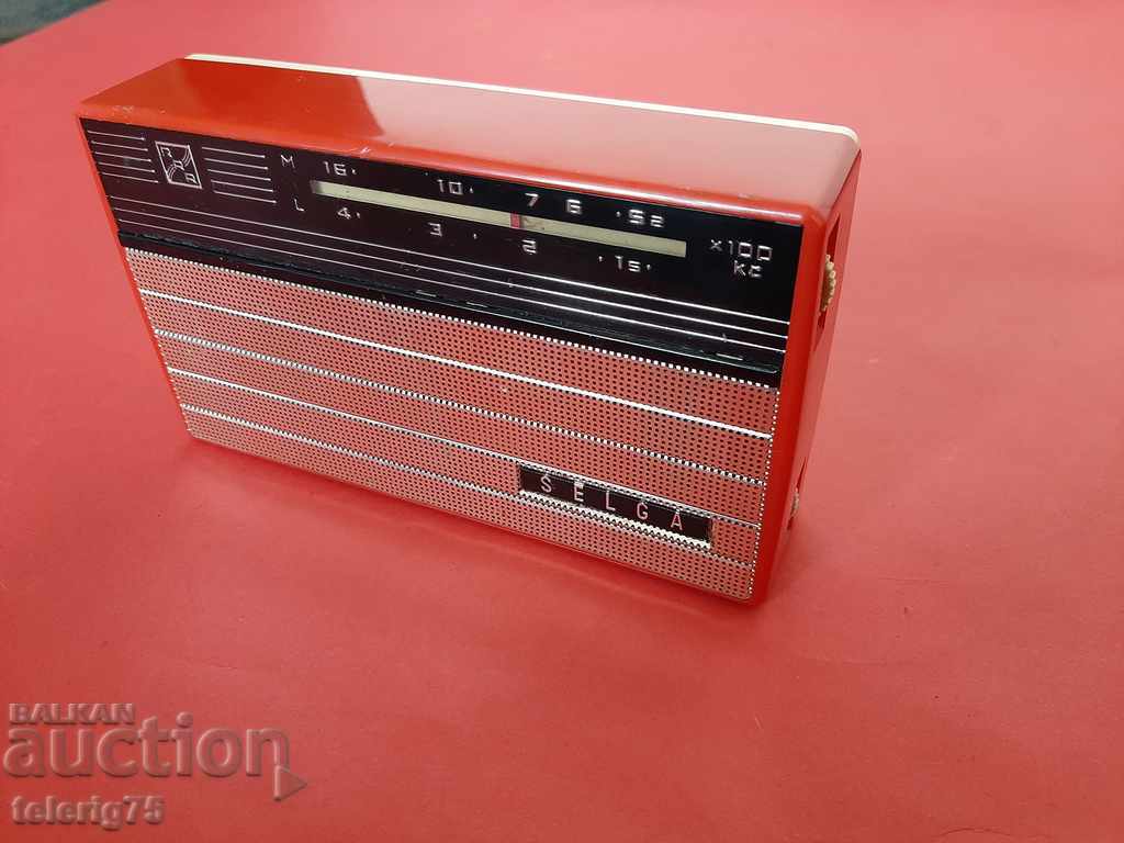 Auction Russian Collectible Old Retro Radio 'Selga-RRR' Auction Russian Collectible Old Retro Radio 'Selga-RRR'