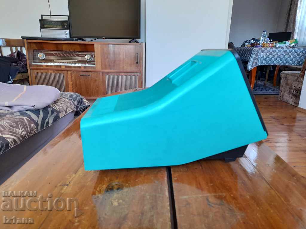 Auction  Old projector