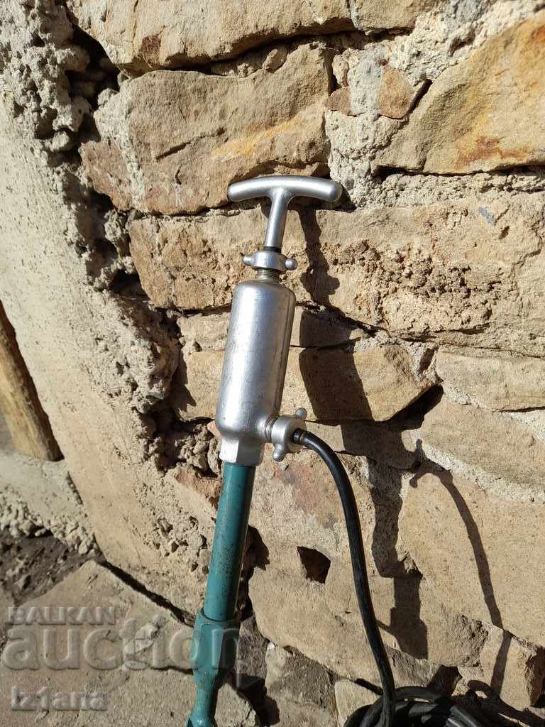 Old spraying pump, sprayer with price 80.00 BGN | € 40.90 Old spraying pump, sprayer with price 80.00 BGN | € 40.90