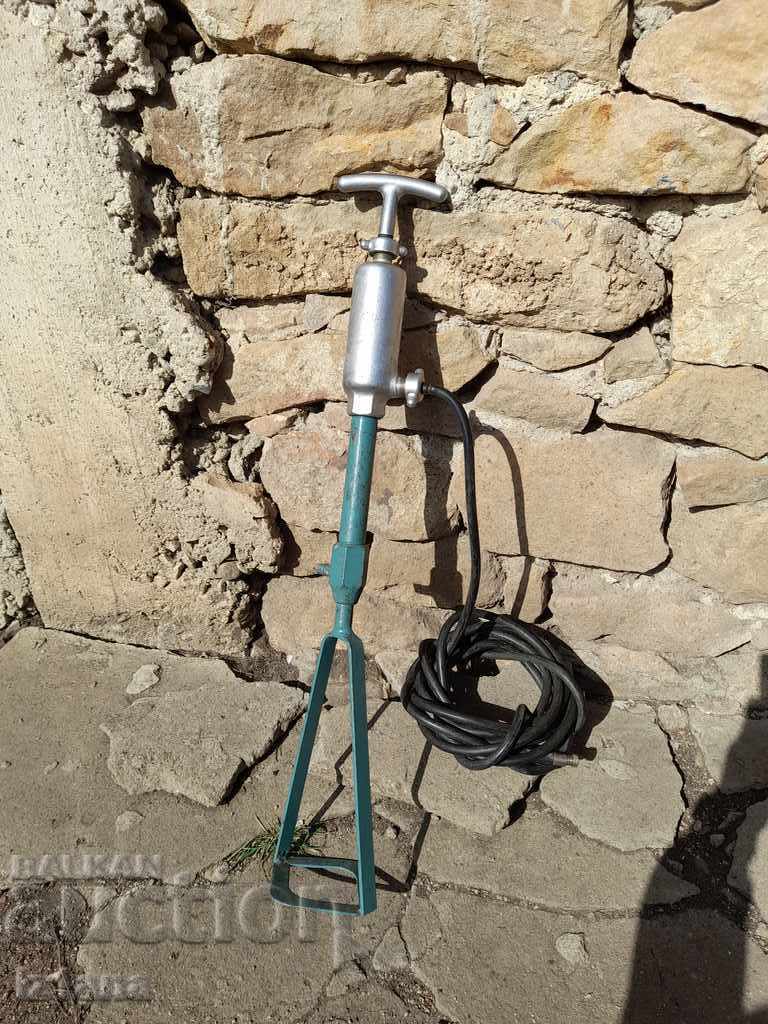 Old spraying pump, sprayer Old spraying pump, sprayer