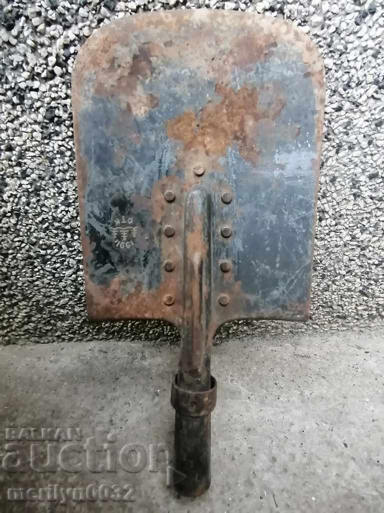 Delivery of Old straight army shovel, wrought iron Delivery of Old straight army shovel, wrought iron