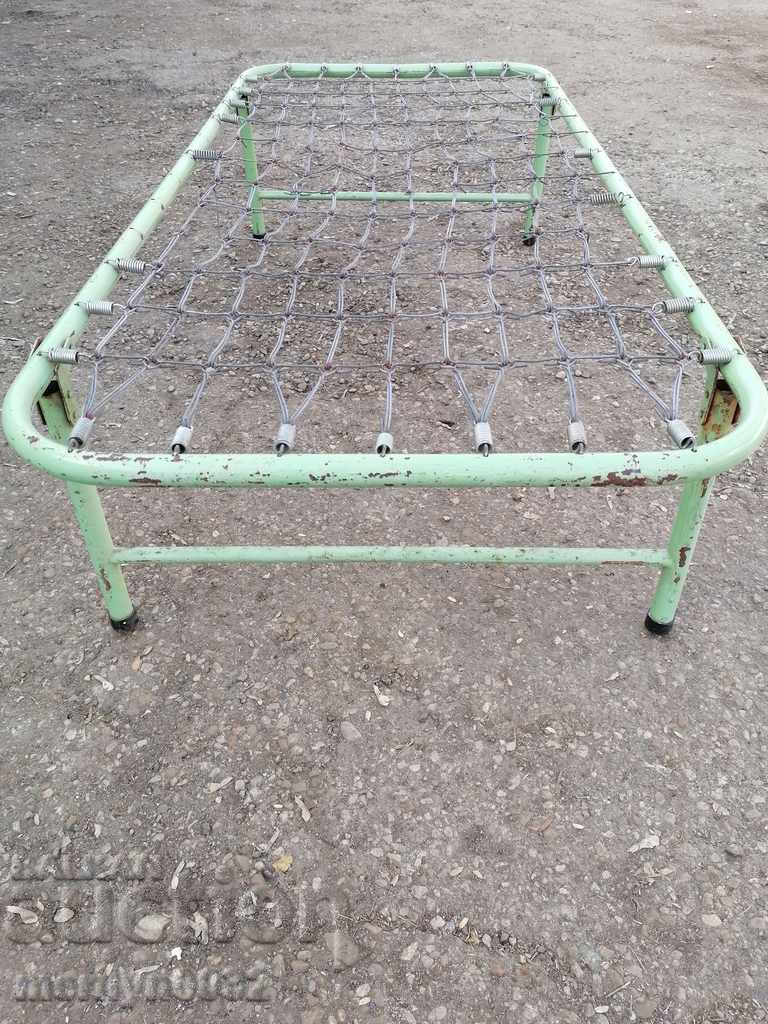 Pat pliant din grădinița NRB 70 de ani ai secolului XX. cu preț 59.00 BGN | € 30.17