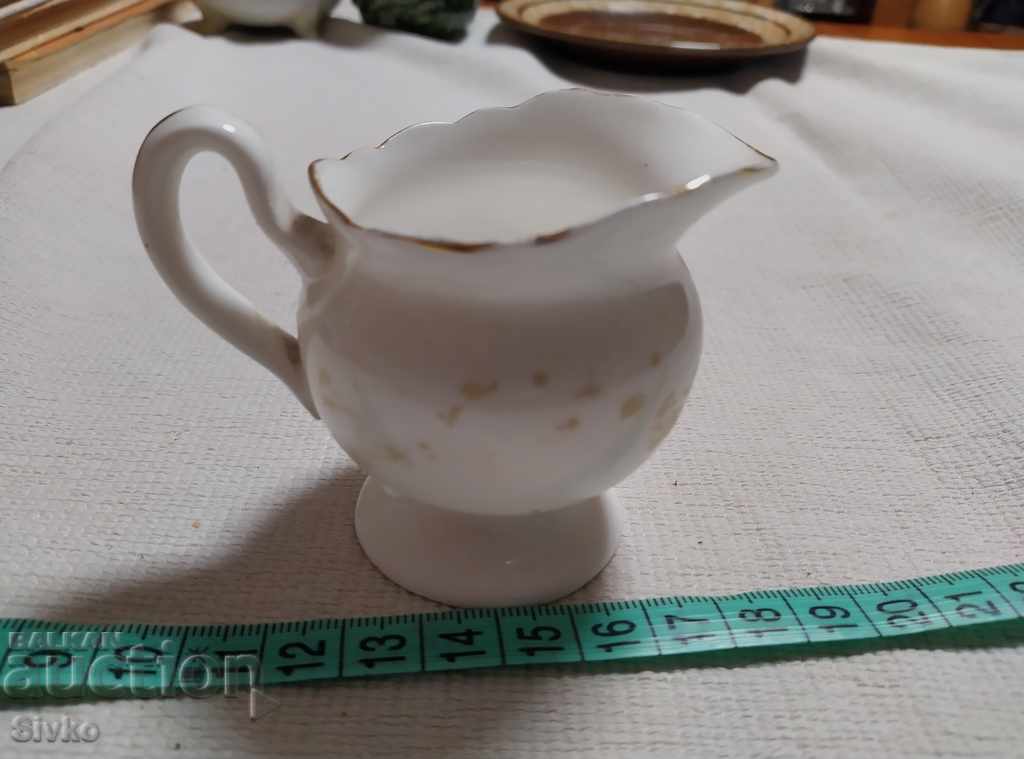 English Porcelain Coat of Arms Collection Milk Jug with price 2.99 BGN | € 1.53 English Porcelain Coat of Arms Collection Milk Jug with price 2.99 BGN | € 1.53