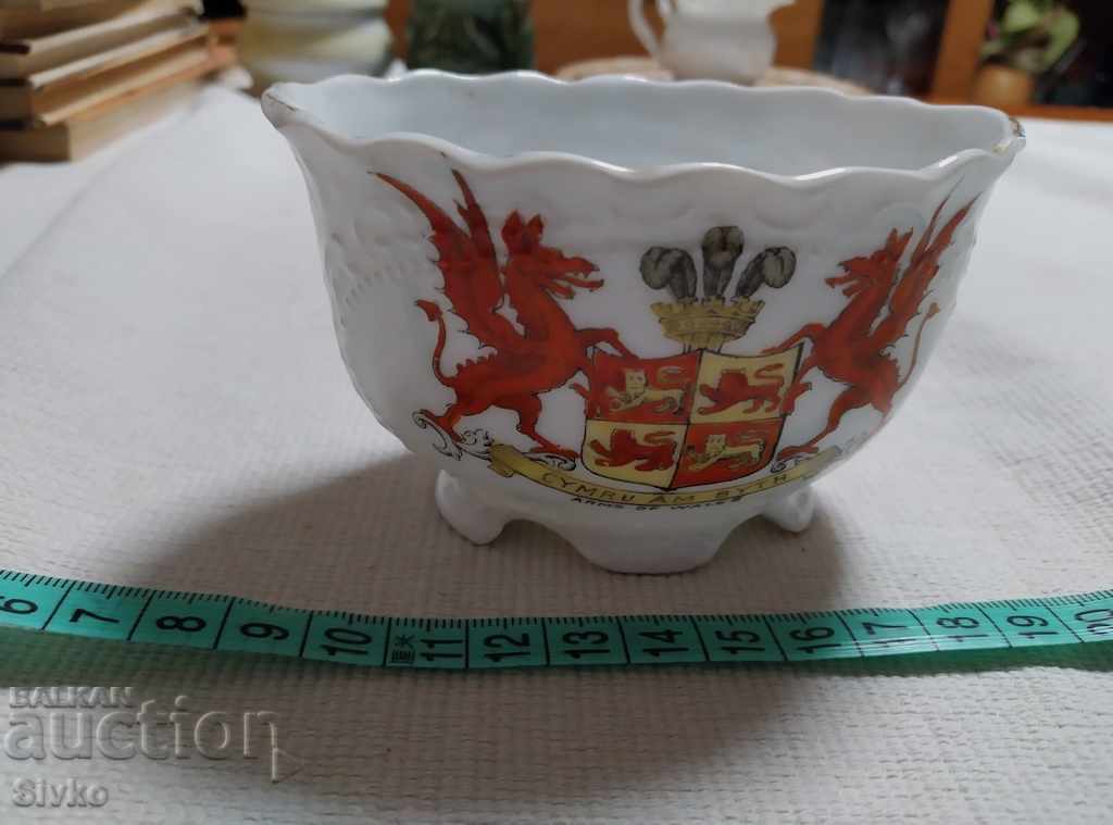 Sauciera English Porcelain Coat of Arms for Collection