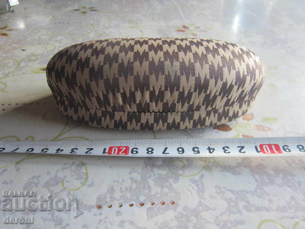 Max Mara spectacle case with price 10.00 BGN | € 5.11 Max Mara spectacle case with price 10.00 BGN | € 5.11