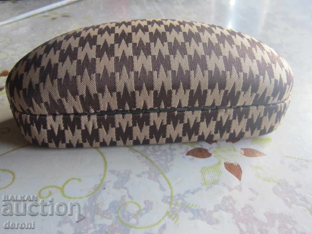 Delivery of Max Mara spectacle case Delivery of Max Mara spectacle case