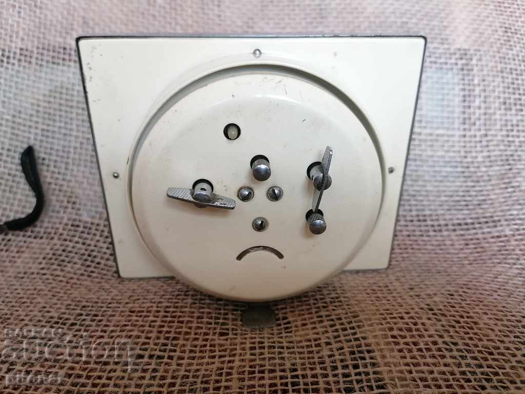 Delivery of Collector clock alarm clock Delivery of Collector clock alarm clock