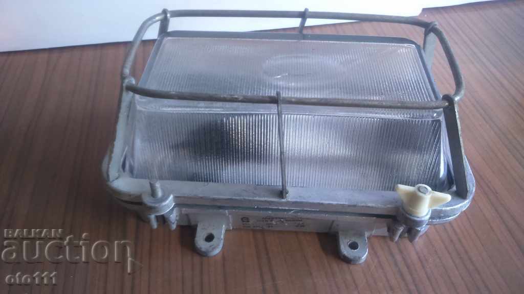 Auction INDUSTRIAL EXPLOSION-PROOF LAMP - LANTERN Auction INDUSTRIAL EXPLOSION-PROOF LAMP - LANTERN