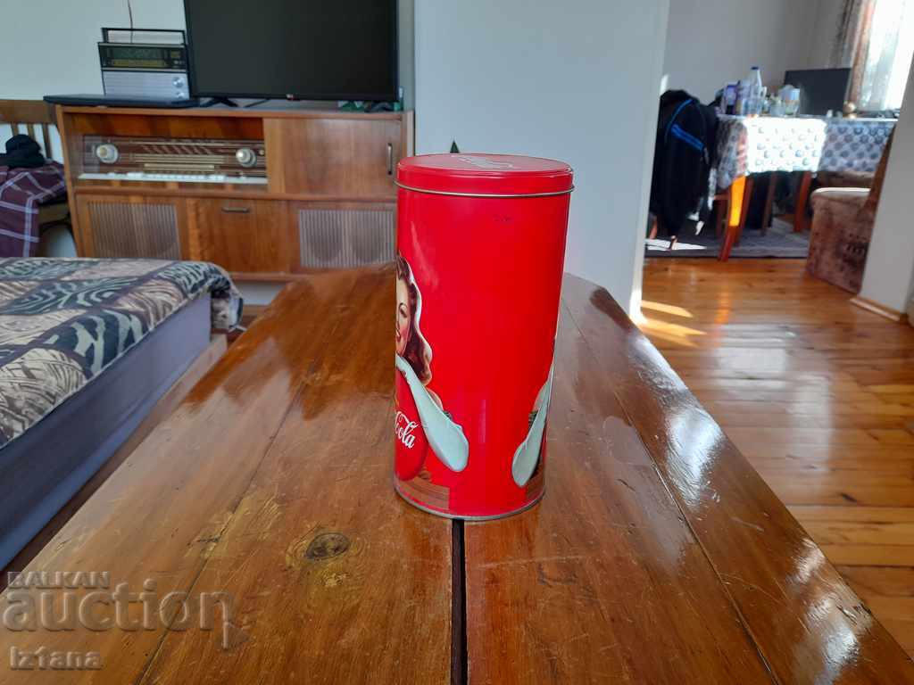 Ένα παλιό κουτάκι Coca Cola, Coca Cola με τιμή 28.00 BGN | € 14.32 Ένα παλιό κουτάκι Coca Cola, Coca Cola με τιμή 28.00 BGN | € 14.32