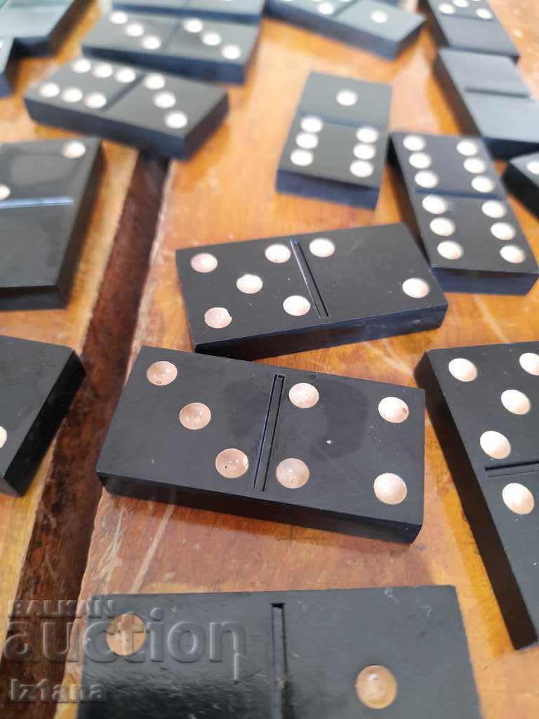 Delivery of An old domino Delivery of An old domino