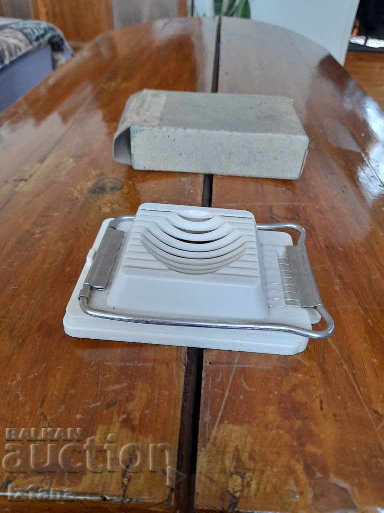 Auction  Old device for cutting eggs, egg slicer