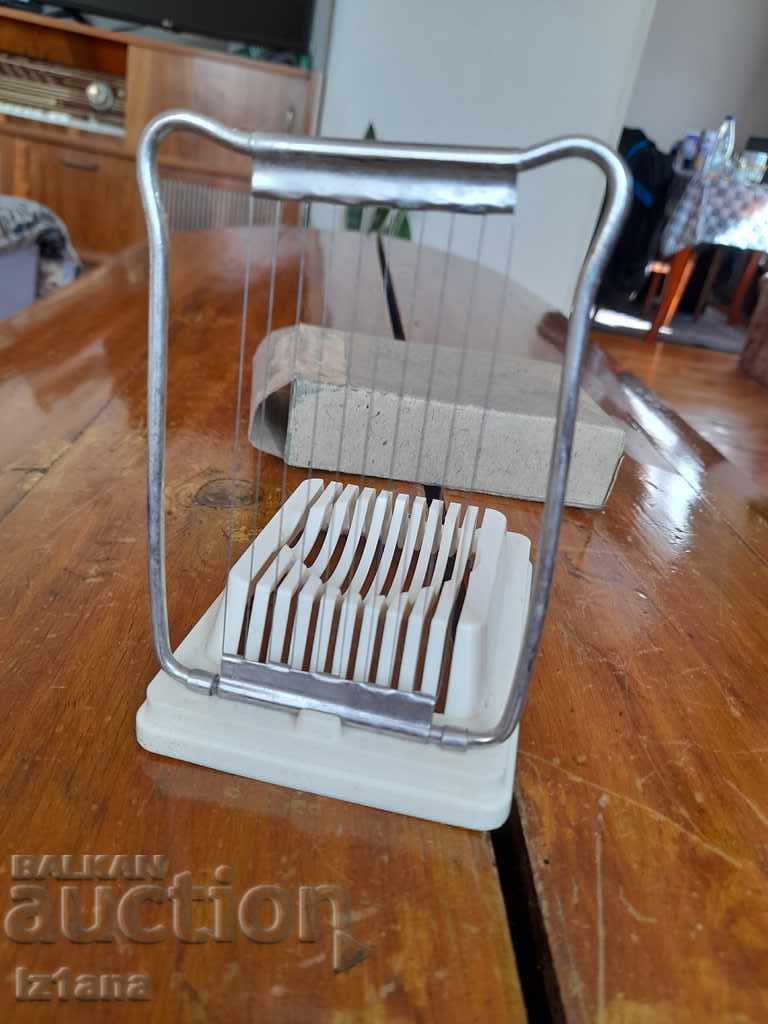 Delivery of Old device for cutting eggs, egg slicer