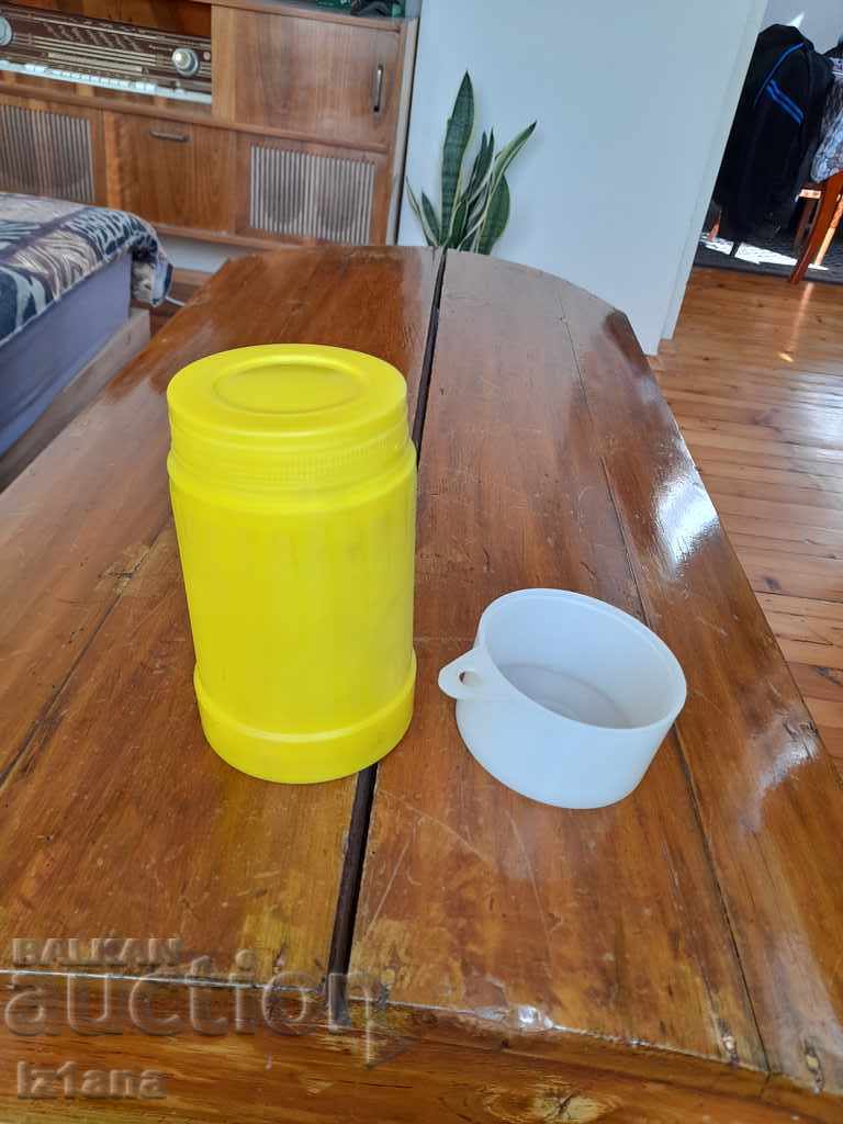 Old thermos, thermal box with price 15.00 BGN | € 7.67 Old thermos, thermal box with price 15.00 BGN | € 7.67
