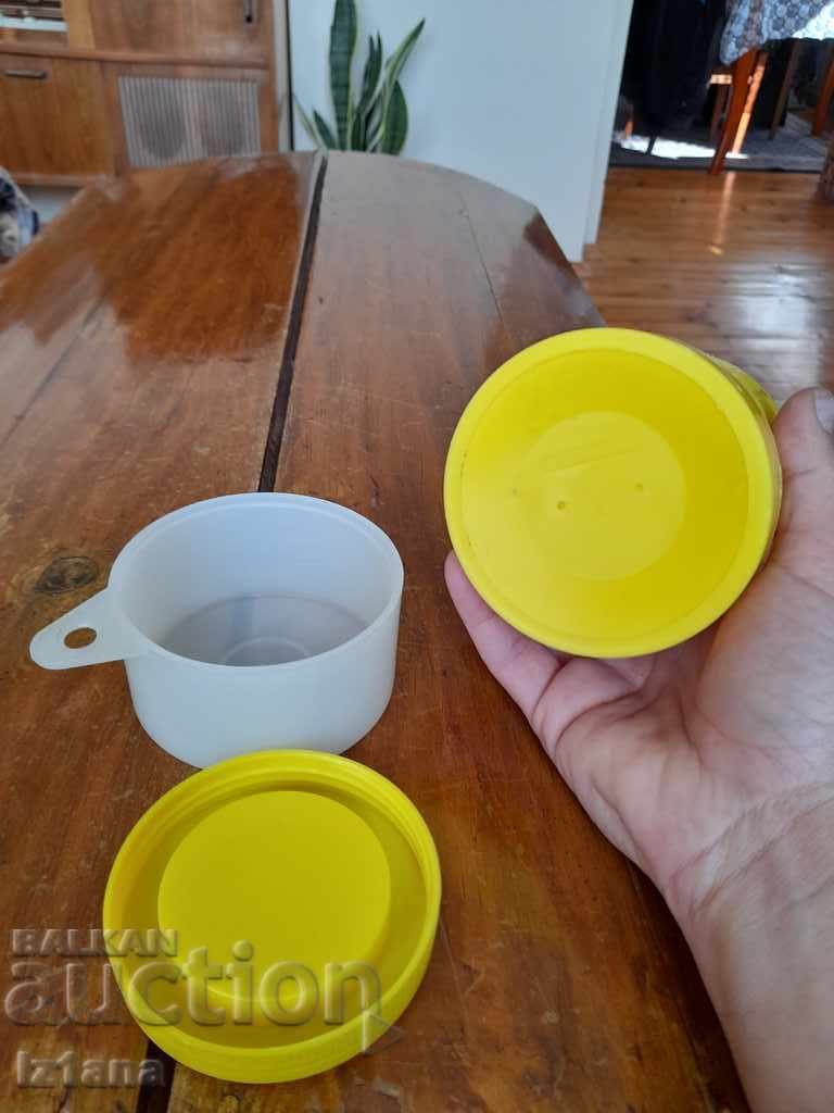 Delivery of Old thermos, thermal box Delivery of Old thermos, thermal box