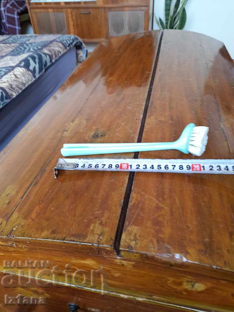 Delivery of Old kitchen brush Delivery of Old kitchen brush