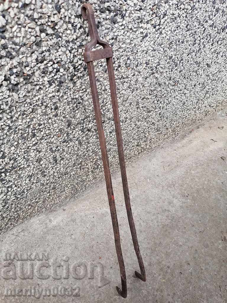 Παράδοση Παλιά dilaf, πολτό, σφυρήλατο σίδερο για ένα φούρνο Παράδοση Παλιά dilaf, πολτό, σφυρήλατο σίδερο για ένα φούρνο