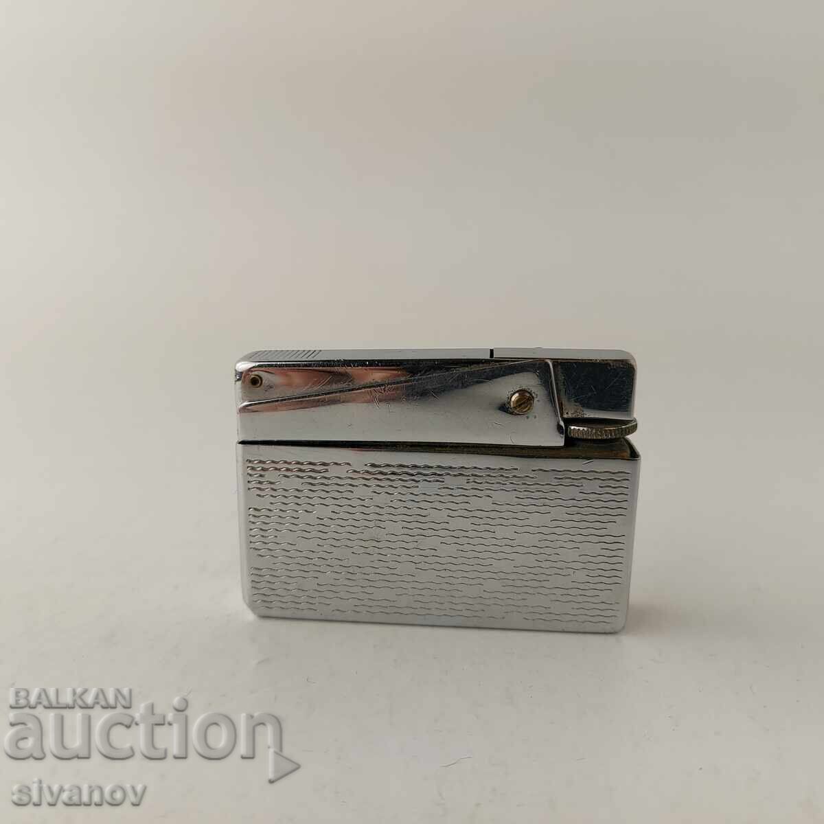 Licitație Interesantă brichetă metalică veche B0120 Licitație Interesantă brichetă metalică veche B0120