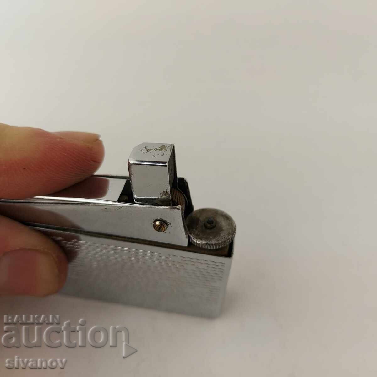 Interesantă brichetă metalică veche B0120 - 6 Interesantă brichetă metalică veche B0120 - 6