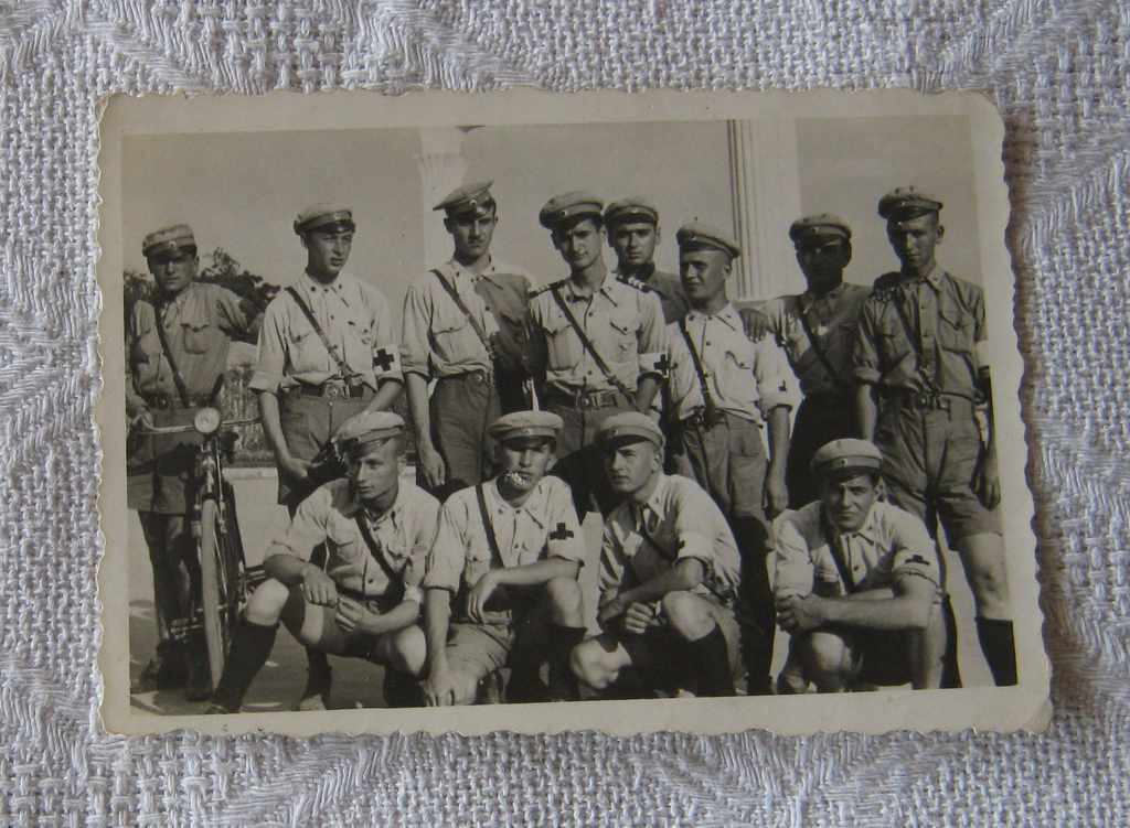 TINERET Crucea Roșie SERVEZ UNIFORM 194 ... FOTO /