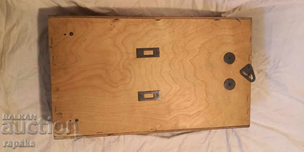 Аукцион Старинен стенен часовник с кукувица. Аукцион Старинен стенен часовник с кукувица.